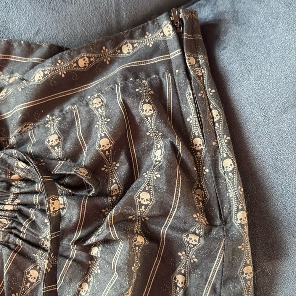 Skull & Ruffle skirt - Picture 6 of 7